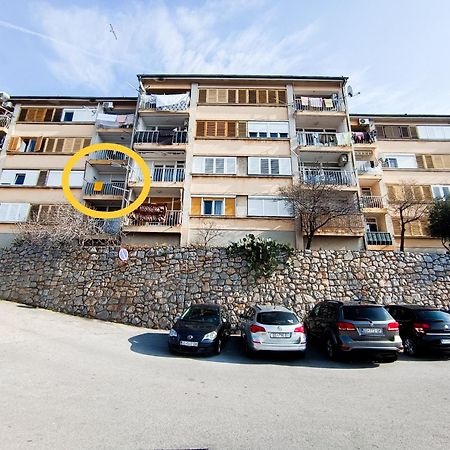Novouredeni Stan S Balkonom I Pogledom Na More Senj  Esterno foto