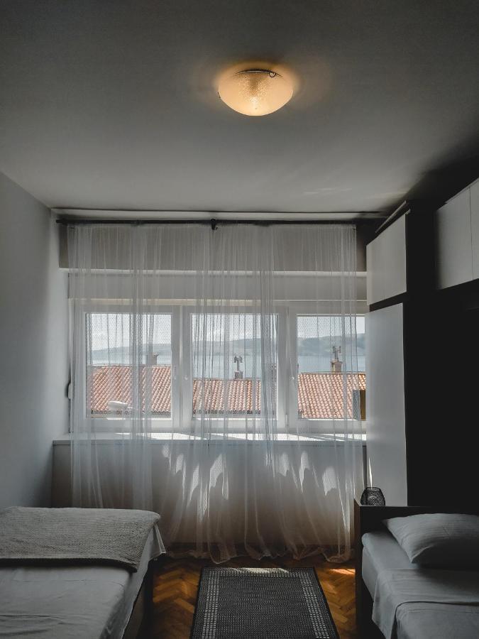 Novouredeni Stan S Balkonom I Pogledom Na More Senj  Esterno foto