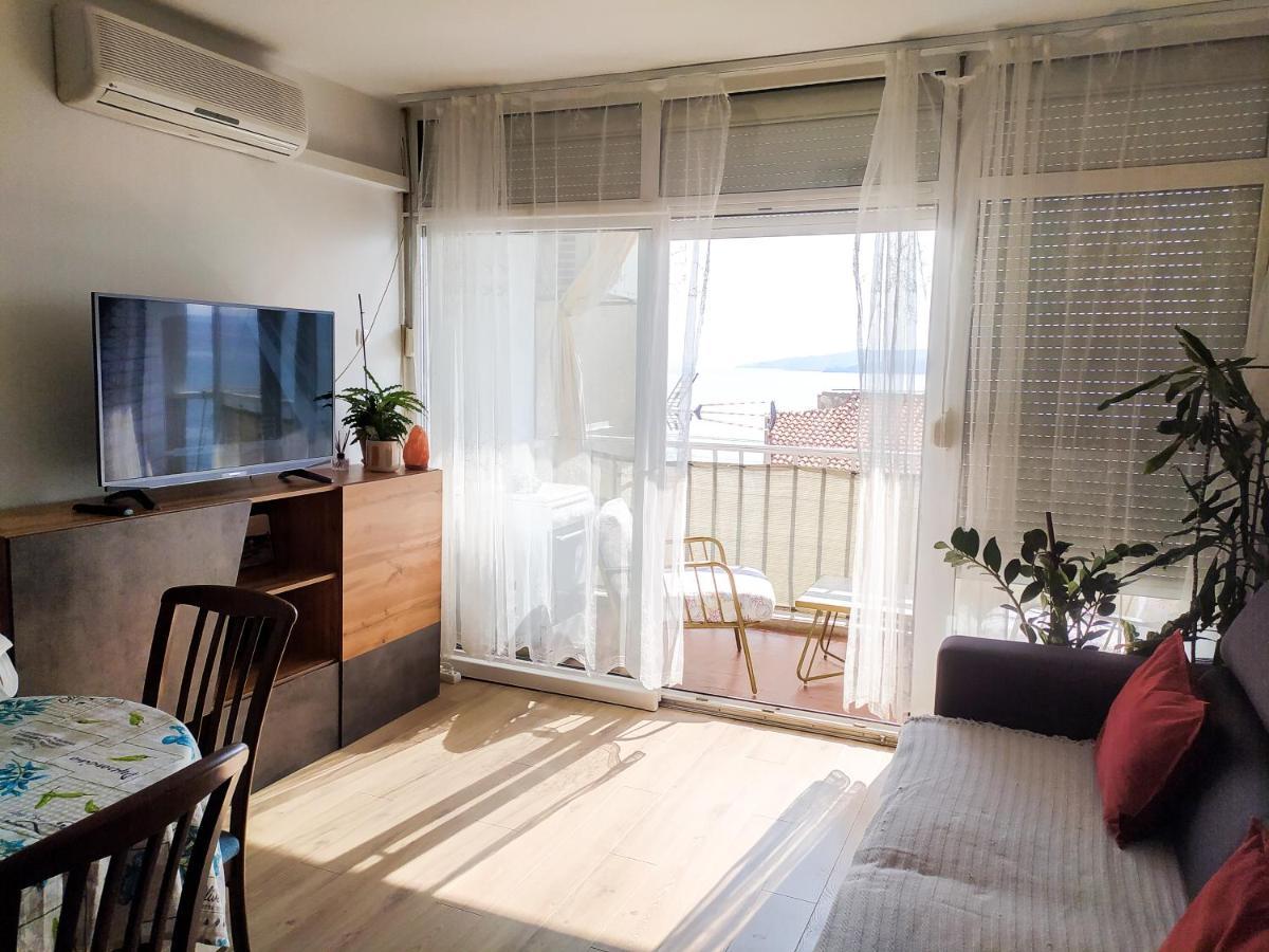 Novouredeni Stan S Balkonom I Pogledom Na More Senj  Esterno foto