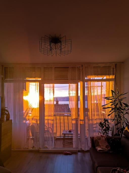 Novouredeni Stan S Balkonom I Pogledom Na More Senj  Esterno foto