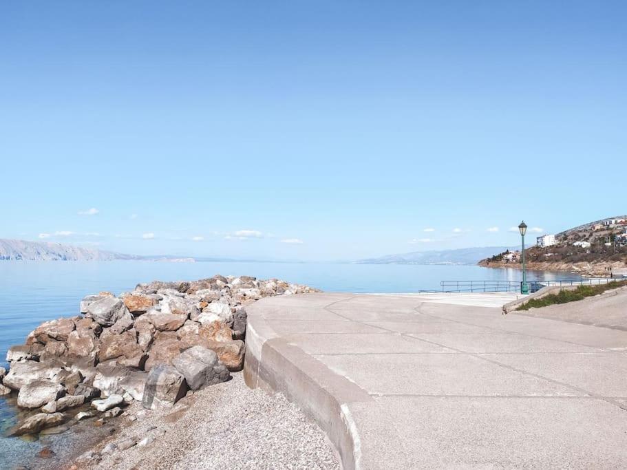 Novouredeni Stan S Balkonom I Pogledom Na More Senj  Esterno foto