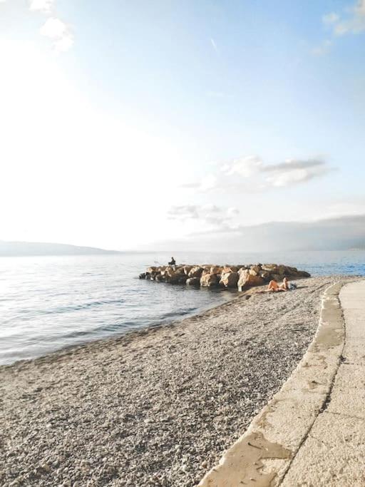 Novouredeni Stan S Balkonom I Pogledom Na More Senj  Esterno foto