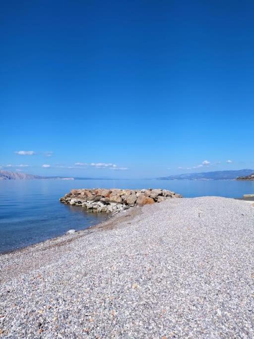 Novouredeni Stan S Balkonom I Pogledom Na More Senj  Esterno foto