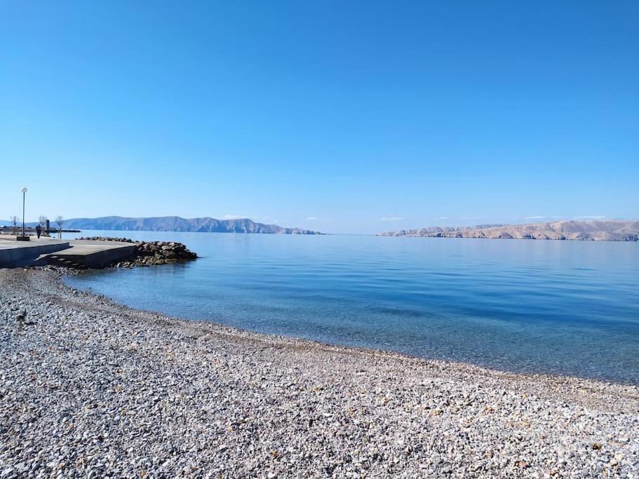 Novouredeni Stan S Balkonom I Pogledom Na More Senj  Esterno foto