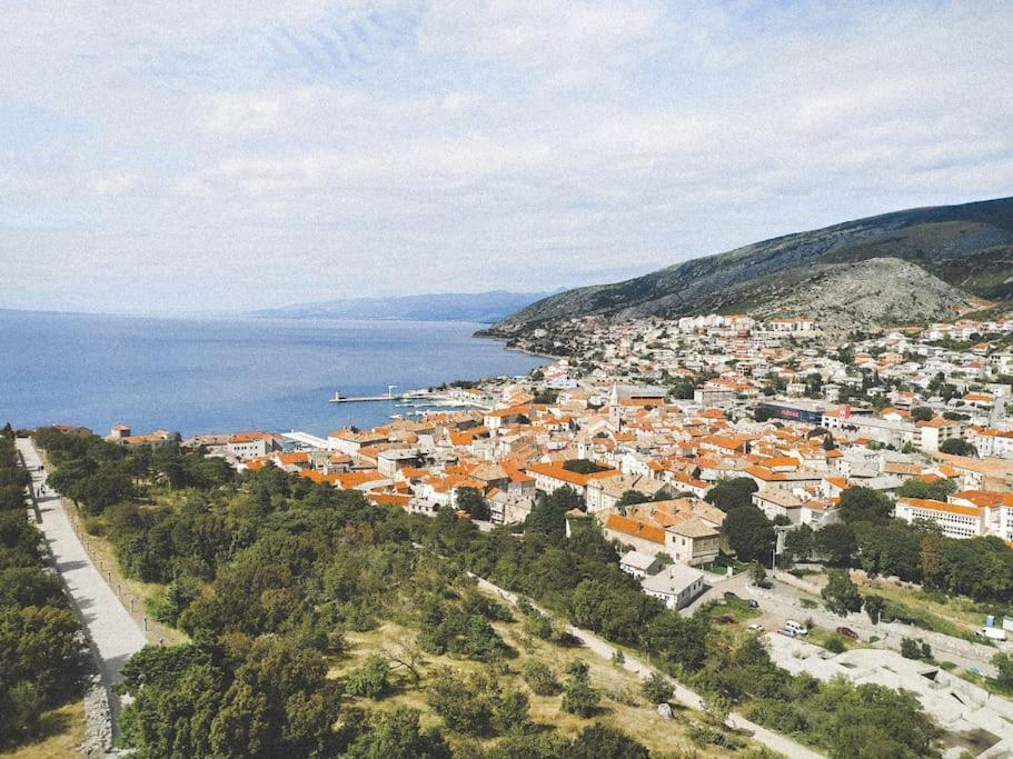 Novouredeni Stan S Balkonom I Pogledom Na More Senj  Esterno foto