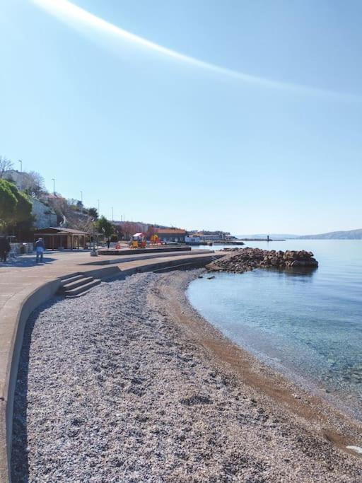 Novouredeni Stan S Balkonom I Pogledom Na More Senj  Esterno foto